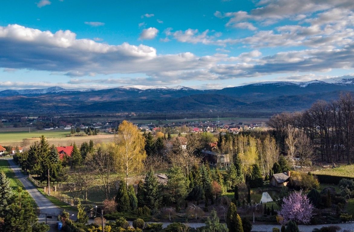 Kompaktowy dom z pięknymi widokami na Karkonosze