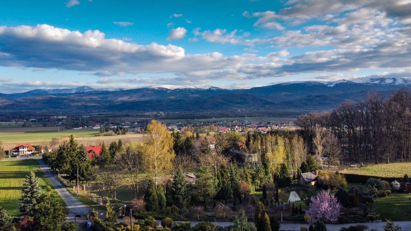 Kompaktowy dom z pięknymi widokami na Karkonosze