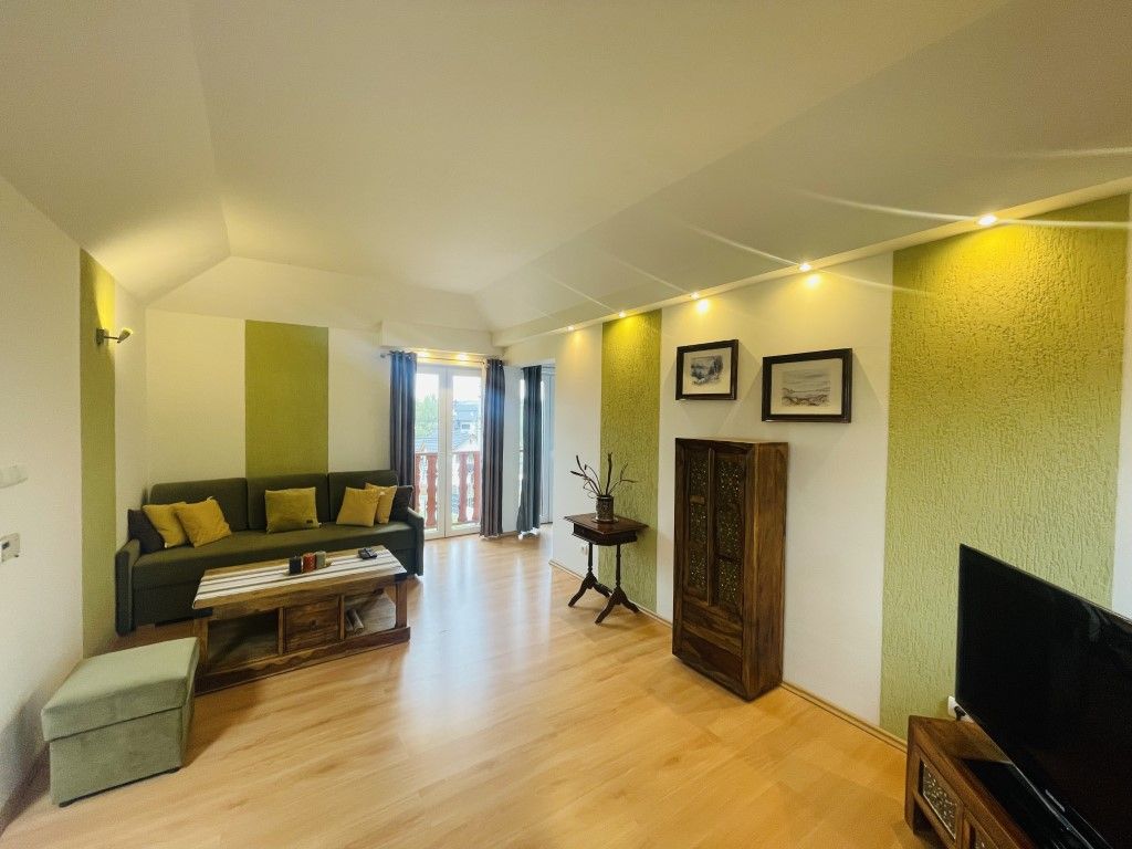 Dom wolnostojacy z apartamentami pod wynajem