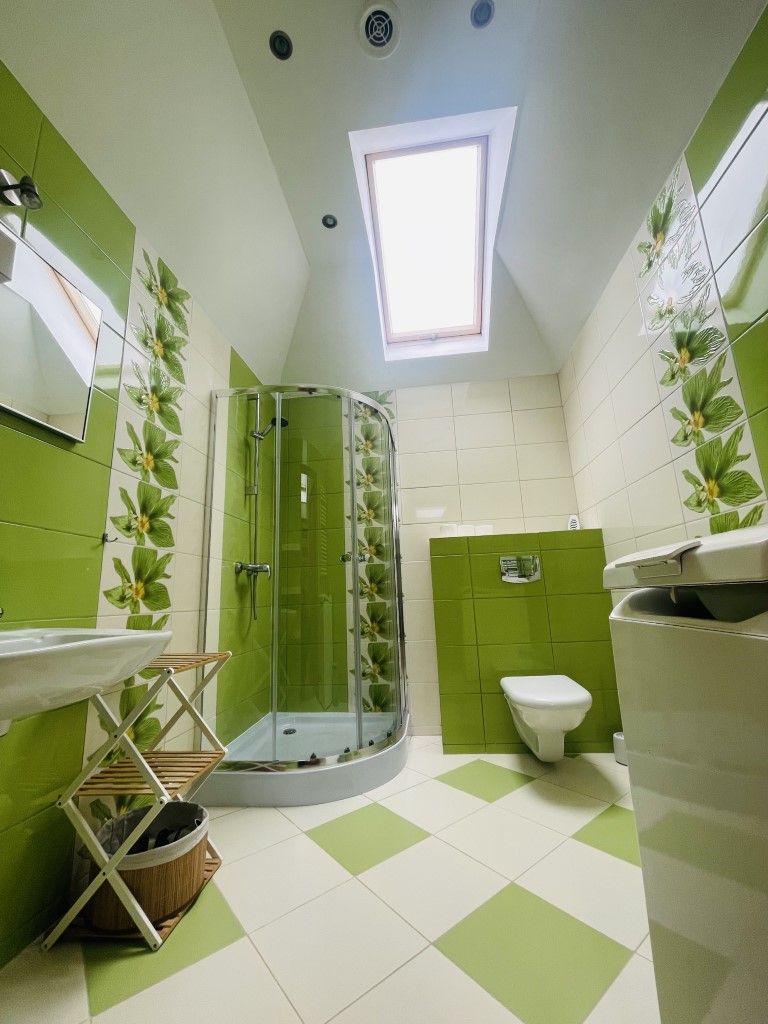 Dom wolnostojacy z apartamentami pod wynajem