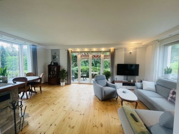 Dom wolnostojacy z apartamentami pod wynajem