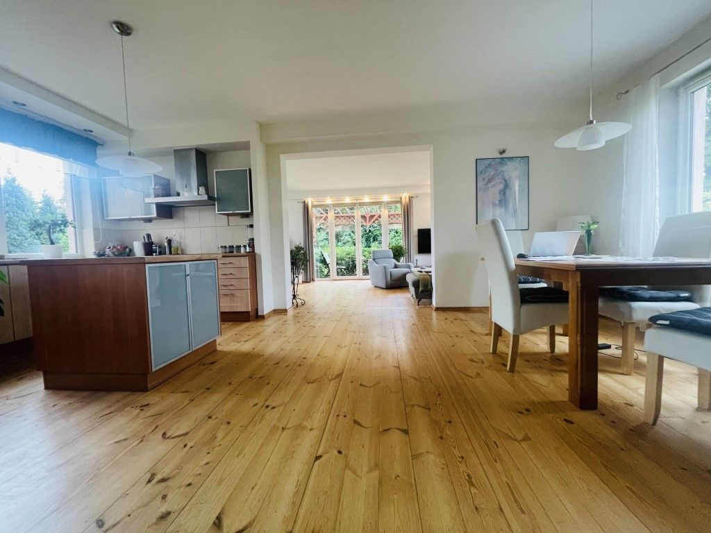 Dom wolnostojacy z apartamentami pod wynajem