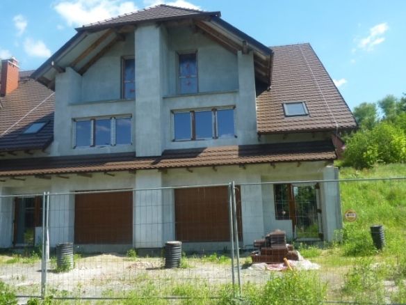 Szeregówka stan surowy zamknięty w Cieplicach.