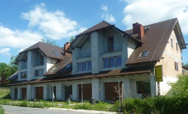 Szeregówka stan surowy zamknięty w Cieplicach.