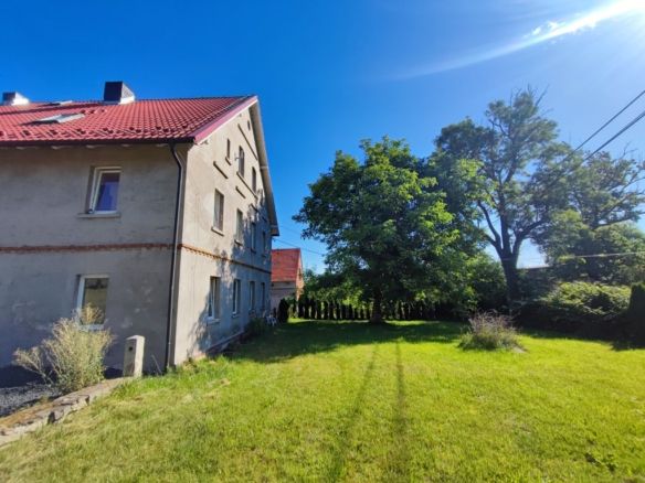 Poniemiecki dom ze stodołą 15km od Jeleniej Góry