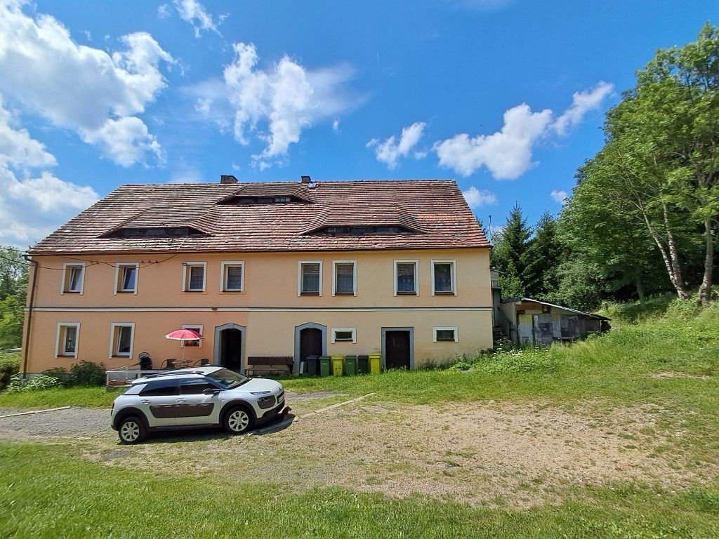 4,5 ha z domem i stodołą z pięknymi widokami.