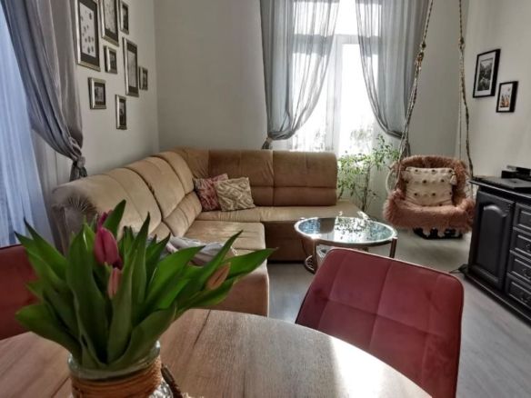 Ładne mieszkanie na 1 piętrze z dużą werandą.