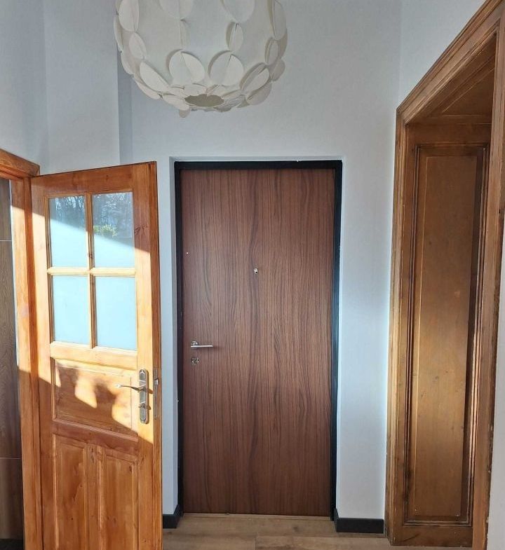 Mieszkanie po kapitalnym remoncie na pierwszym piętrze.