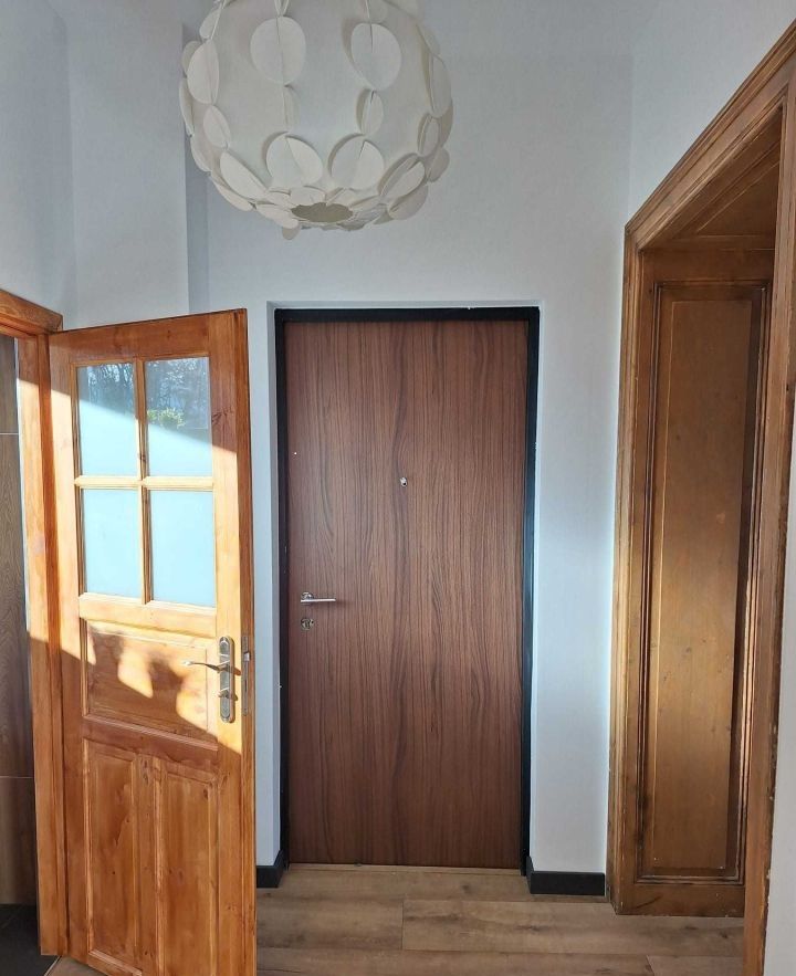 Mieszkanie po kapitalnym remoncie na pierwszym piętrze.