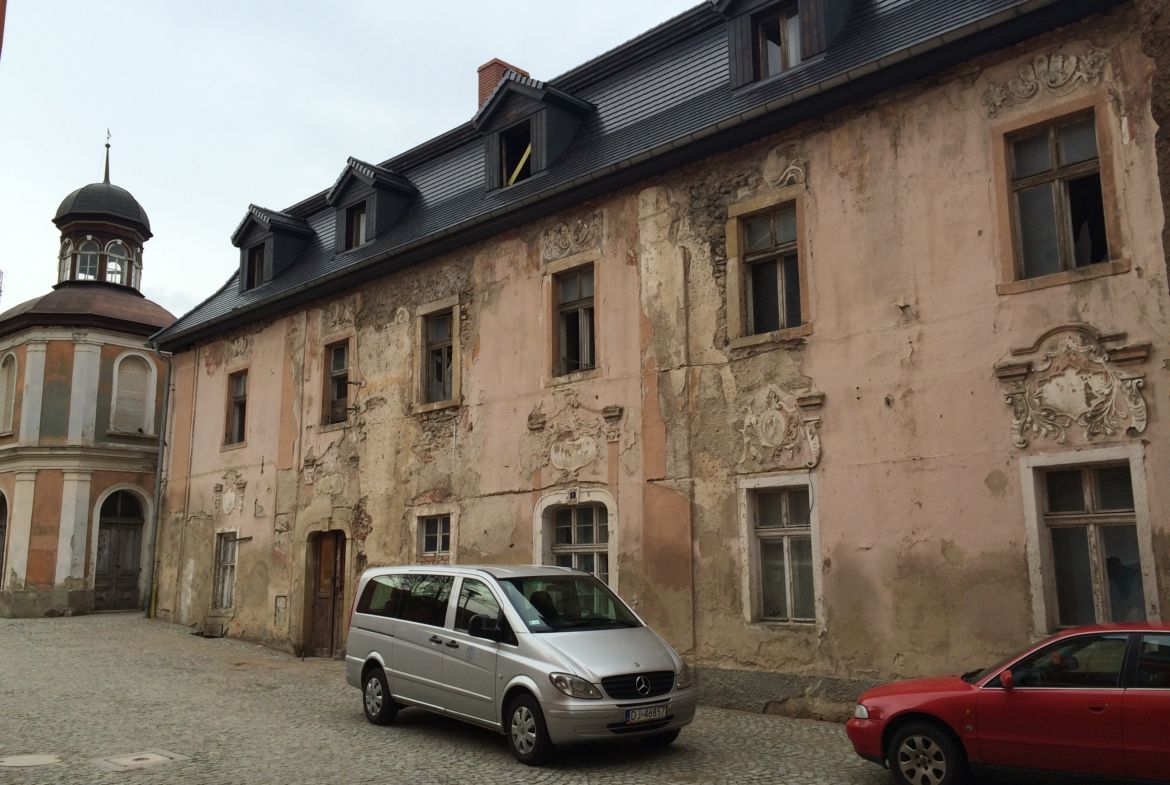 Budynek pałacowy w Uzdrowisku Cieplice