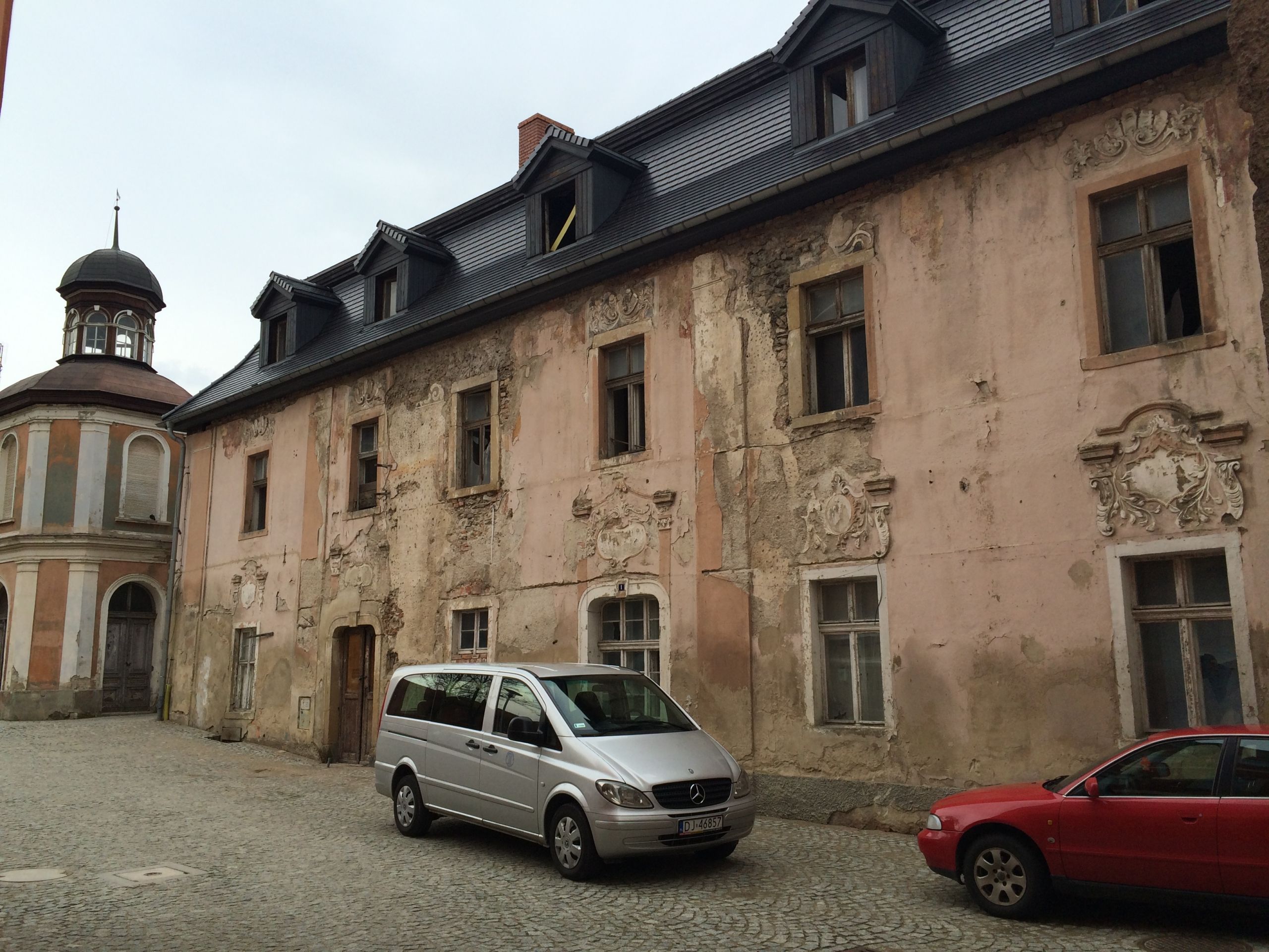 Budynek pałacowy w Uzdrowisku Cieplice