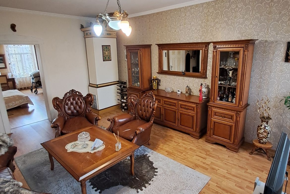Mieszkanie dwupokojowe w kamienicy plus ogródek działkowy.