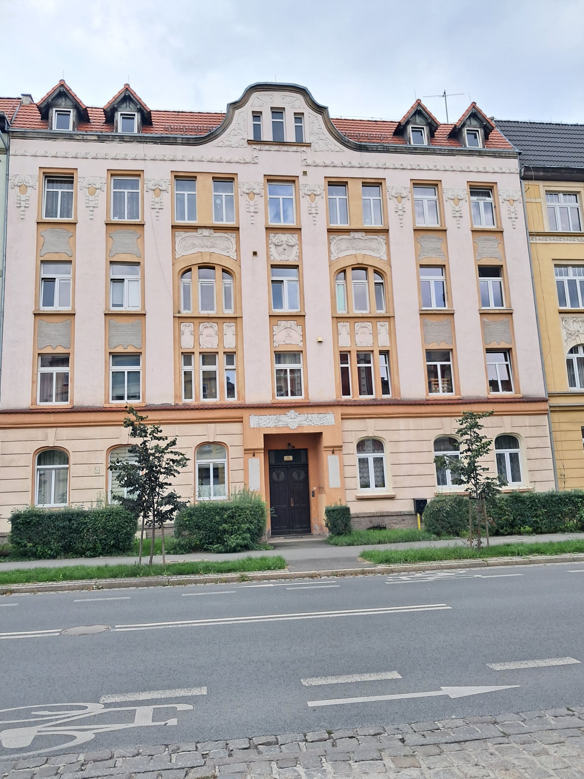 Mieszkanie dwupokojowe w kamienicy plus ogródek działkowy.