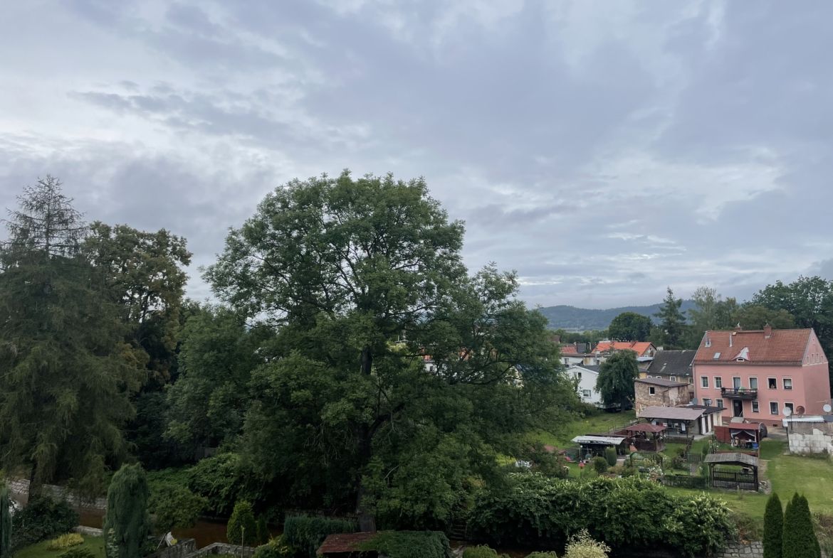 Wyremontowane mieszkanie w Cieplicach z miejscem parkingowym