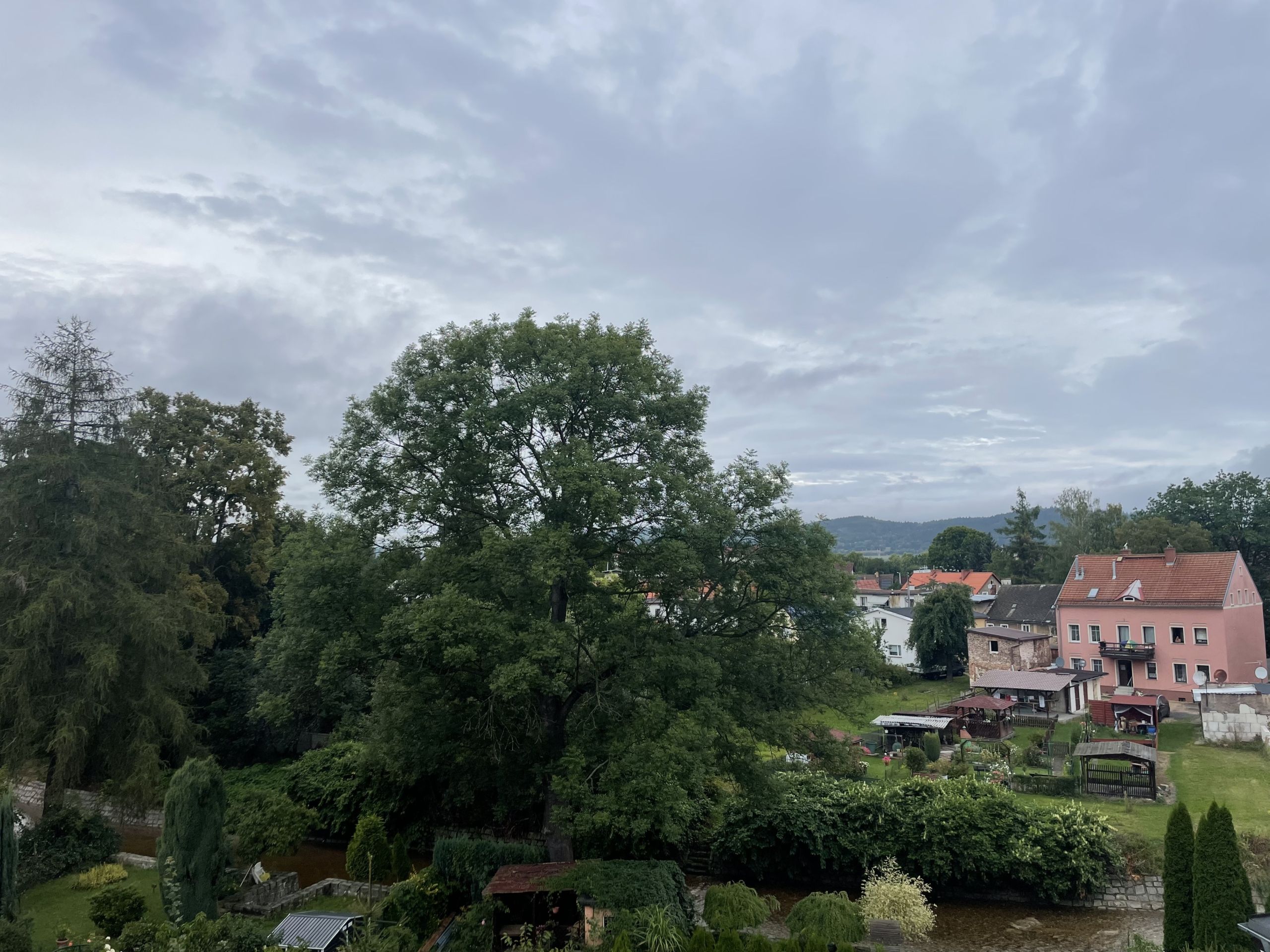 Wyremontowane mieszkanie w Cieplicach z miejscem parkingowym