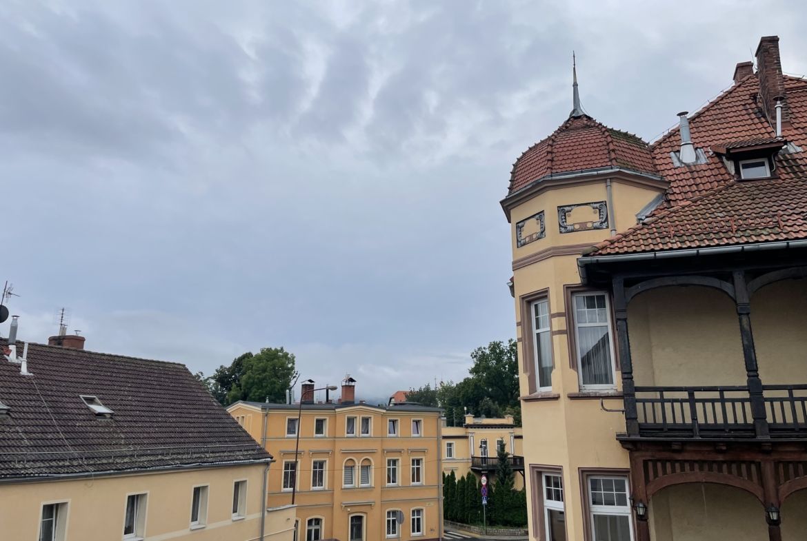 Wyremontowane mieszkanie w Cieplicach z miejscem parkingowym