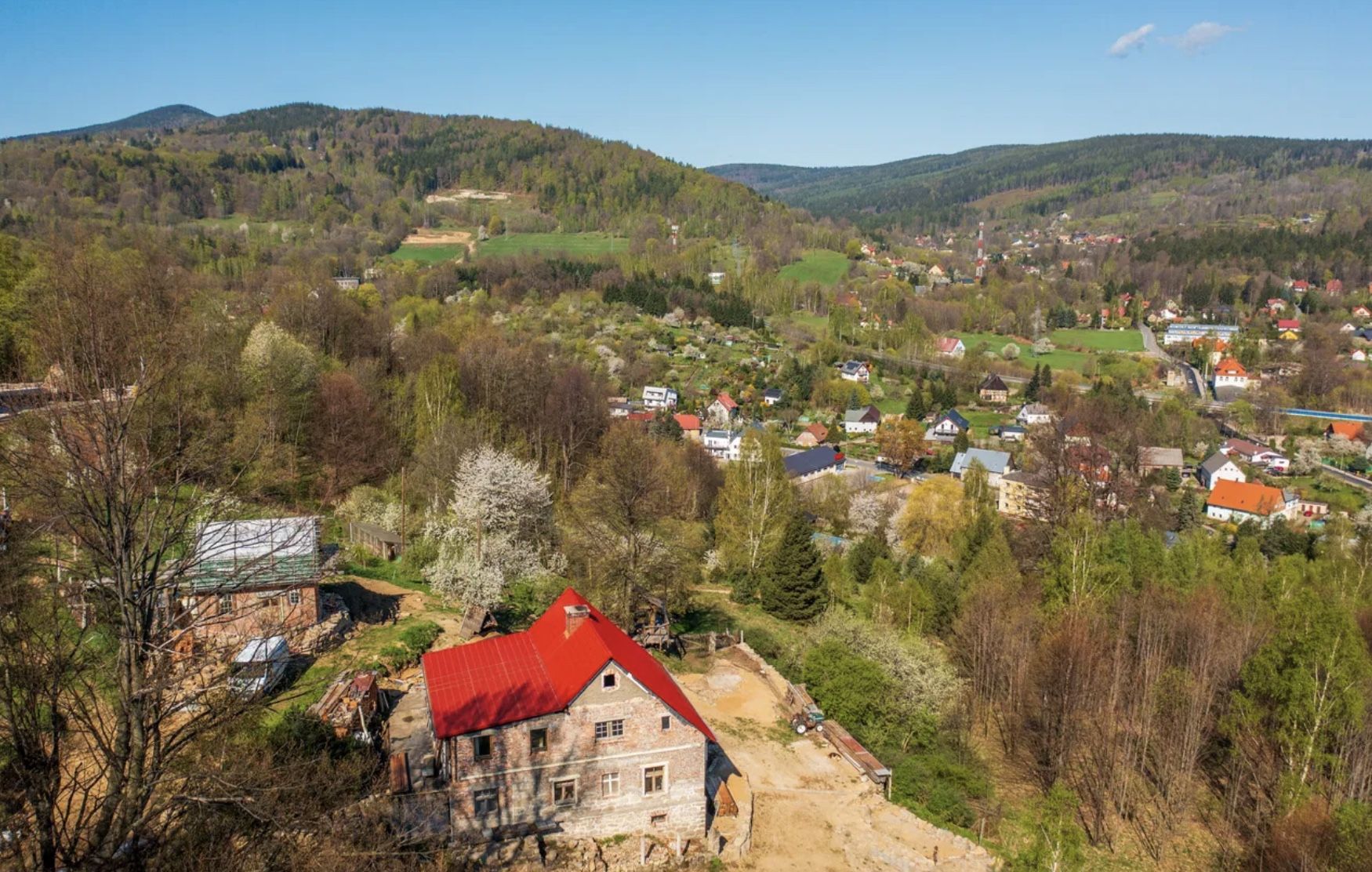 Dom na malowniczej działce z panoramą Karkonoszy