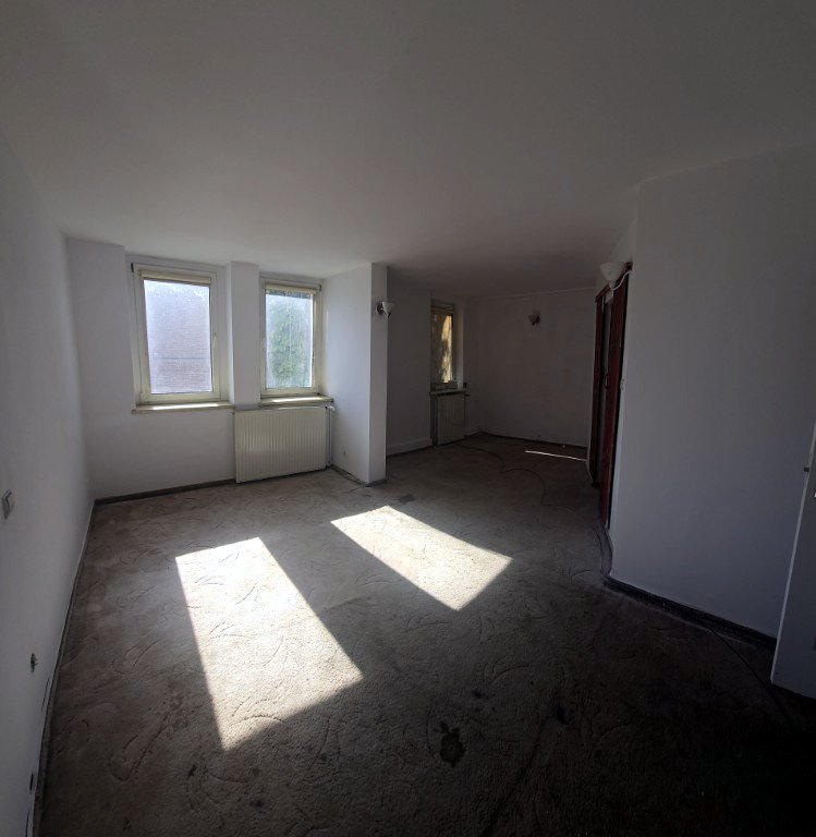 Duże mieszkanie do remontu w Cieplicach.