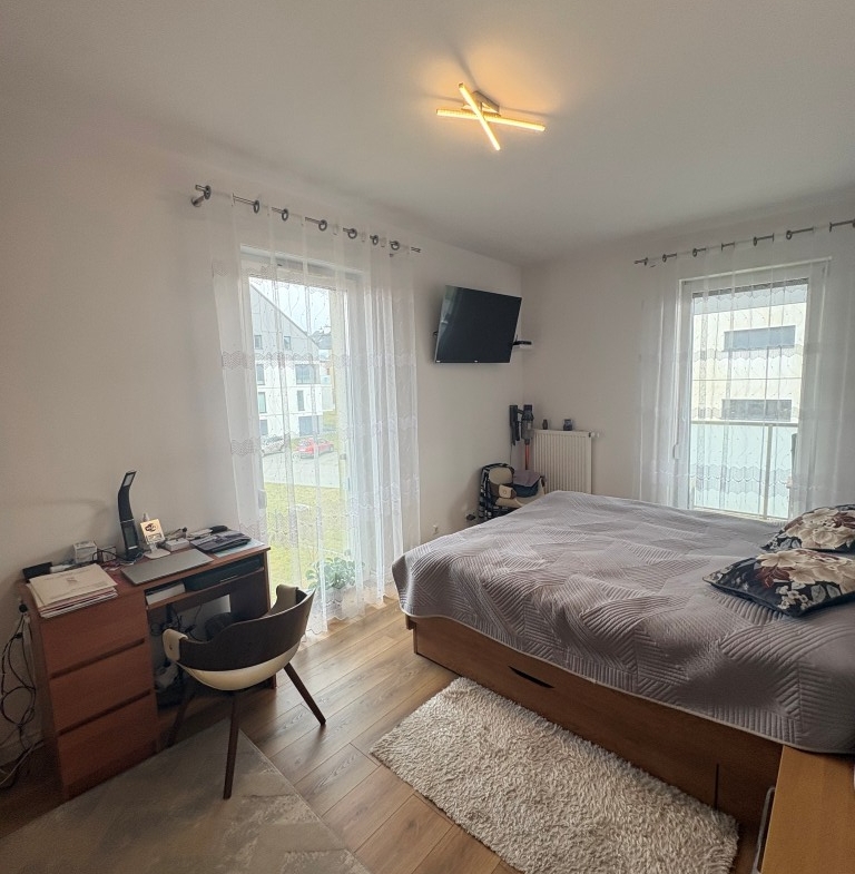 Apartament w Cieplicach na I pietrze z dużym balkonem.