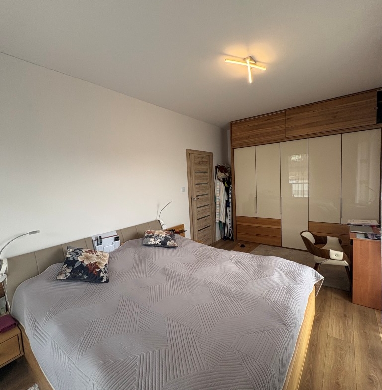 Apartament w Cieplicach na I pietrze z dużym balkonem.