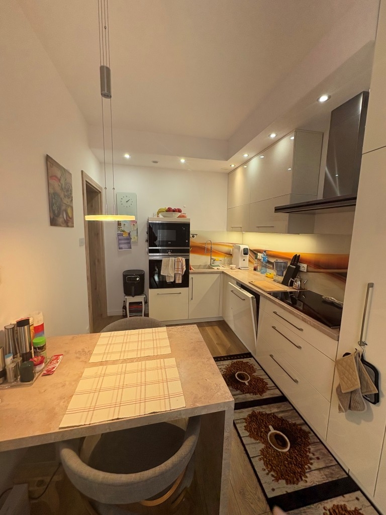 Apartament w Cieplicach na I pietrze z dużym balkonem.