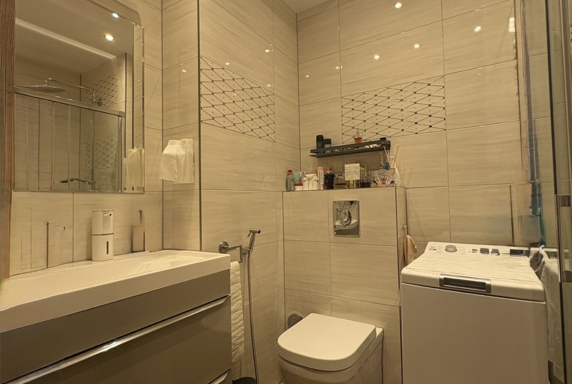 Apartament w Cieplicach na I pietrze z dużym balkonem.