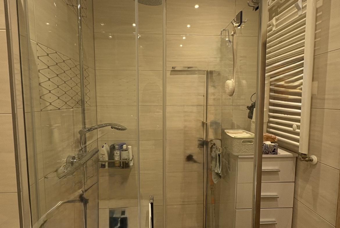 Apartament w Cieplicach na I pietrze z dużym balkonem.