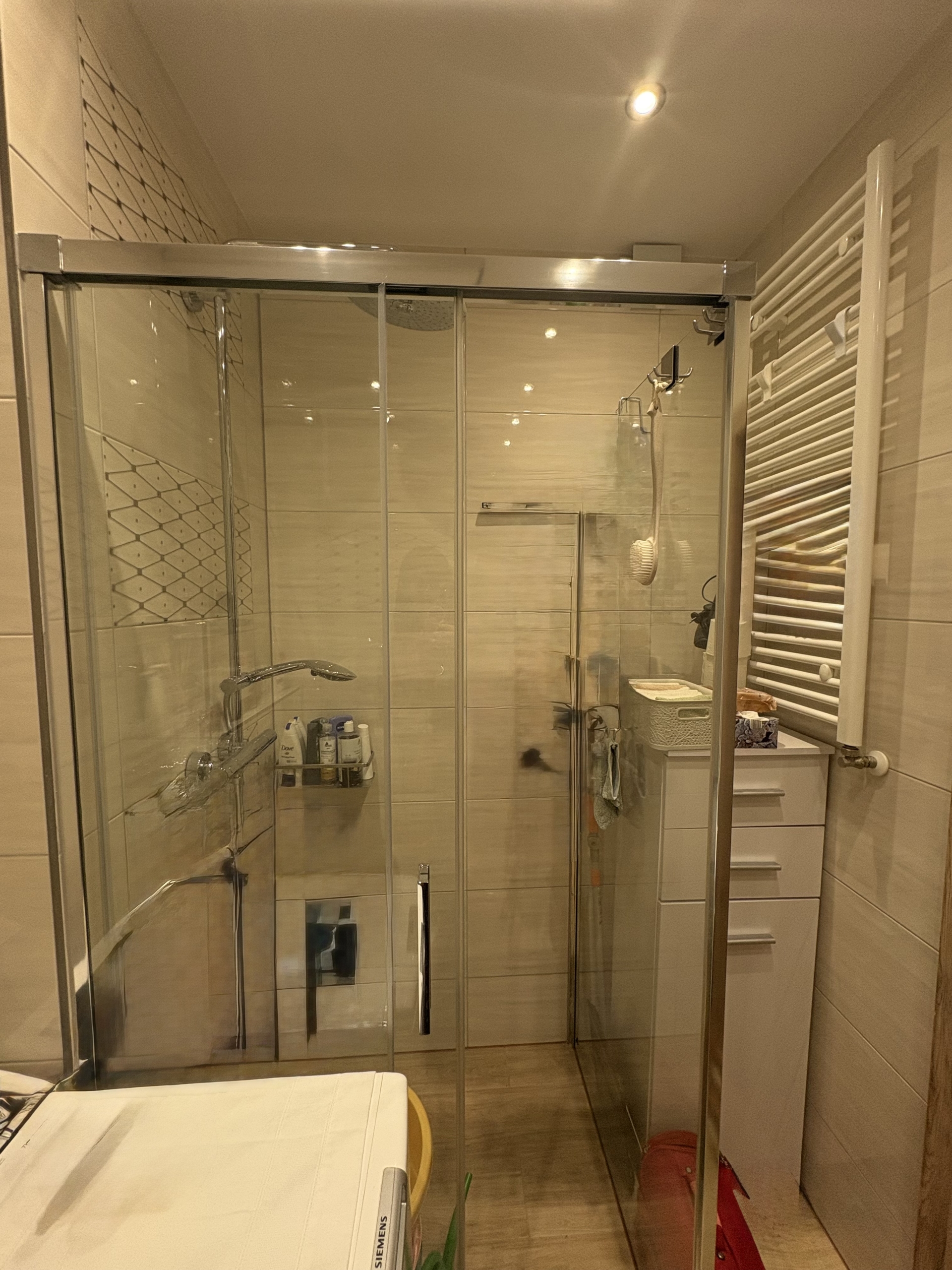 Apartament w Cieplicach na I pietrze z dużym balkonem.