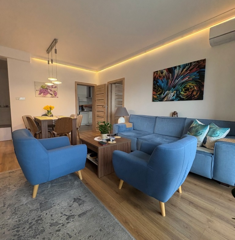 Apartament w Cieplicach na I pietrze z dużym balkonem.