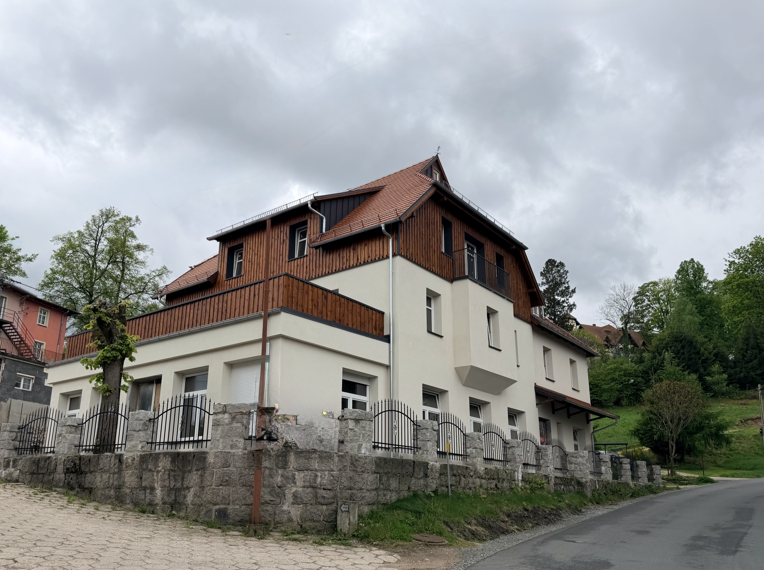 Dawny 3-kondygnacyjny pensjonat w Przesiece