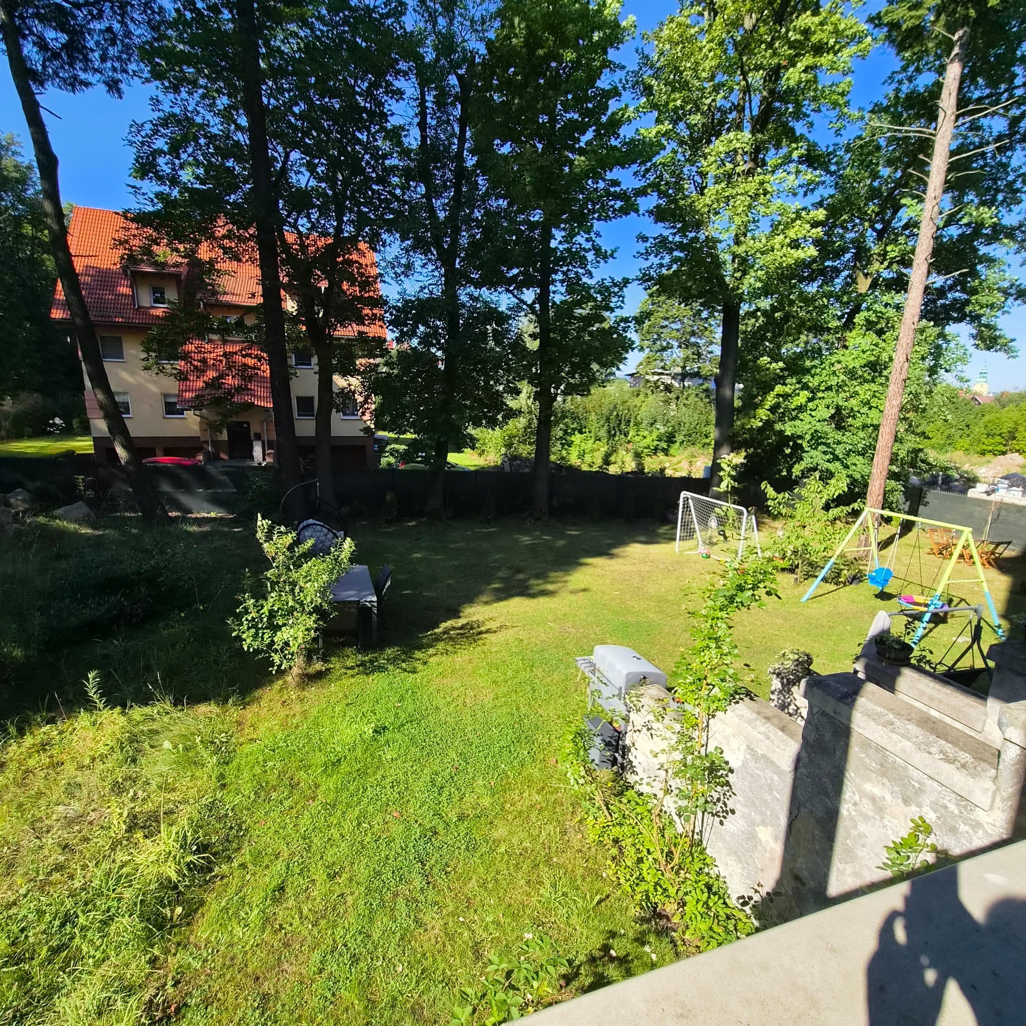 Przestronne mieszkanie z wyjściem na duzy taras.