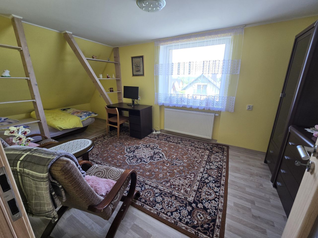 8 Wygodny dom do wprowdzenia na zagospodarowanej działce.